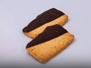 Dinkel-Gebäck mit Kuvertüre