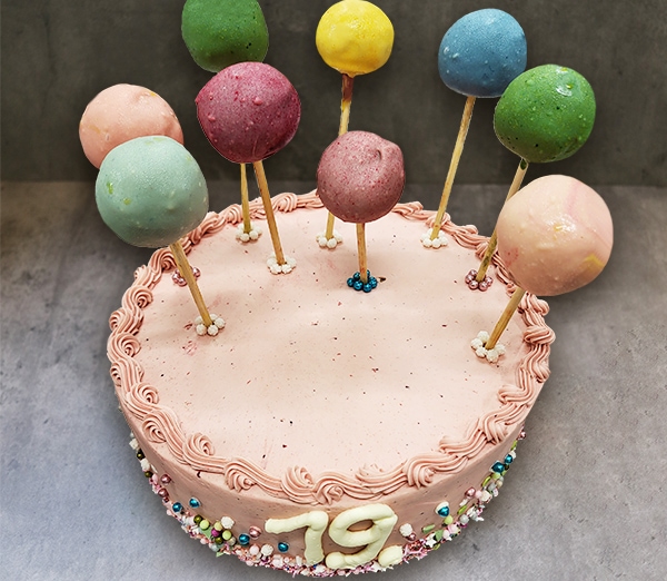 Unser-Baecker-aus-Klipphausen_Cakepop-Geburtstagstorte